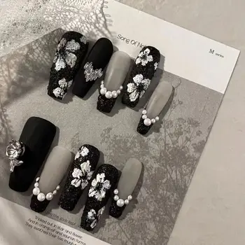 10 adet El Yapımı Yanlış Çivi Fransız Siyah takma tırnak Ins Beyaz Çiçek İnci Dekor Basın Çivi İpuçları Kadınlar için Giyilebilir