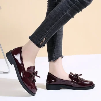 Deri Kadın Loafer'lar Siyah Patent Platformu bağcıksız ayakkabı Kadınlar için Bahar İngiliz Püskül Rahat İlmek Flats Ayakkabı 2024 Yeni