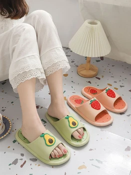 Ev Yumuşak Yeşil Banyo Sevimli Ev Yaz 2023 Ayakkabı kadın Terlik ve Bayan Sandalet Slaytlar Kawaii Beyaz Kaymaz Ayakkabı Pvc