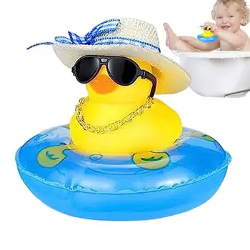 Mini lastik ördekler SUV Pano Sarı Lastik Ördek Ördekler Gıcırtı Oyuncak Mini güneş şapkası yüzme simidi Kolye Güneş Gözlüğü Yatak Odası
